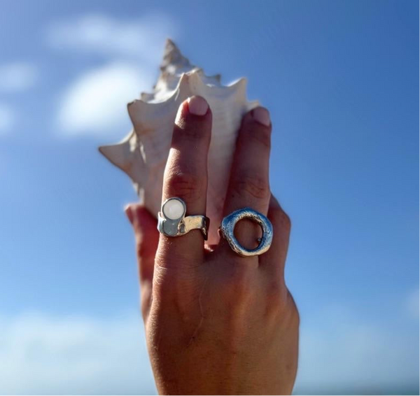 Luna Ring- Madreperla