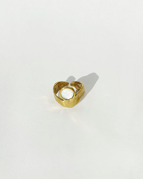 Luna Ring- Madreperla