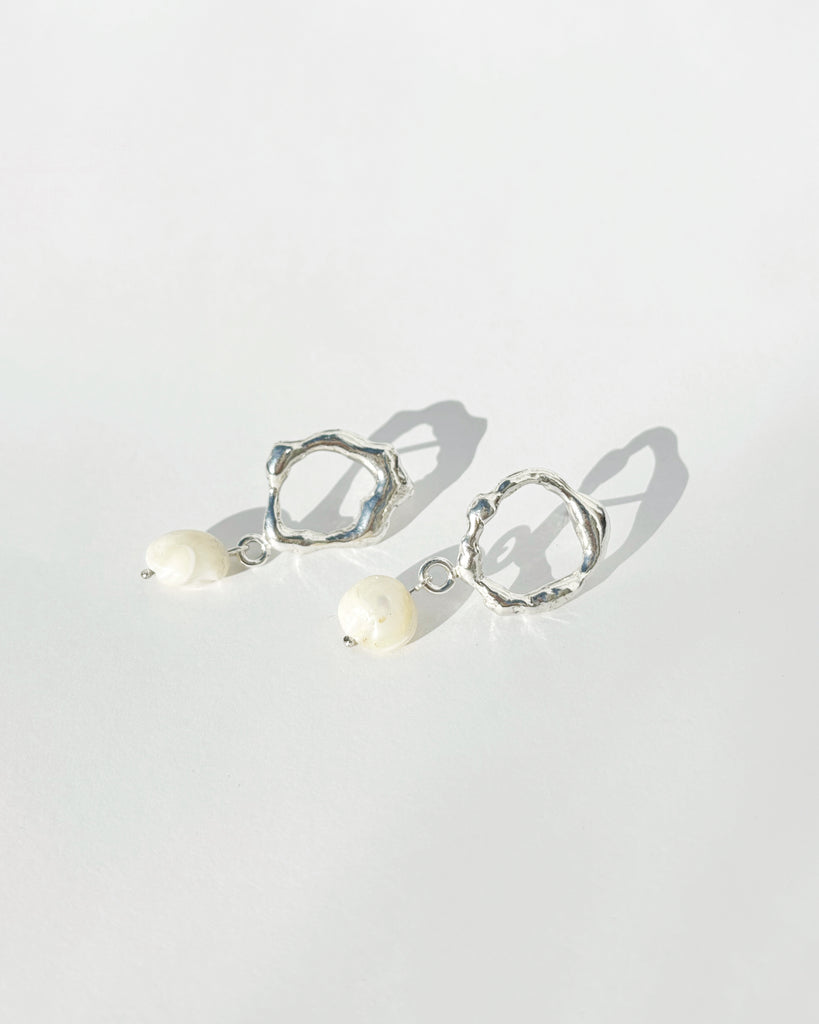 Calma Earrings - Madreperla