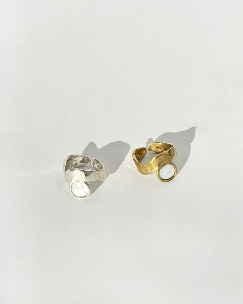 Luna Ring- Madreperla